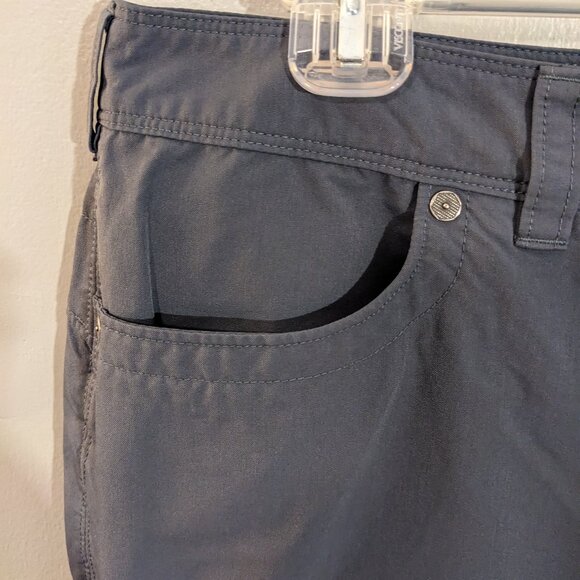 Women's Lightweight Mountain Hardwear Shorts, Size 8 - Picture 3 of 12